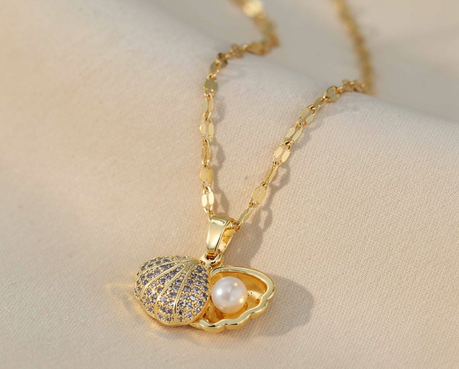 Hidden Pearl Clamshell Necklace